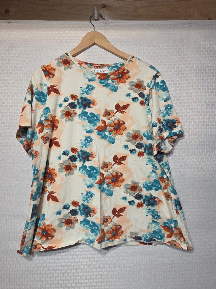 D&Co Women’s Floral Knit Top XL Short Sleeve Cream Blue Orange Stretch