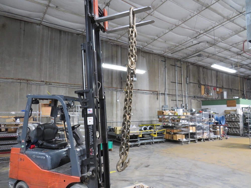 3 Leg 8 FT Heavy Duty Rigging Chains with Hooks T163580