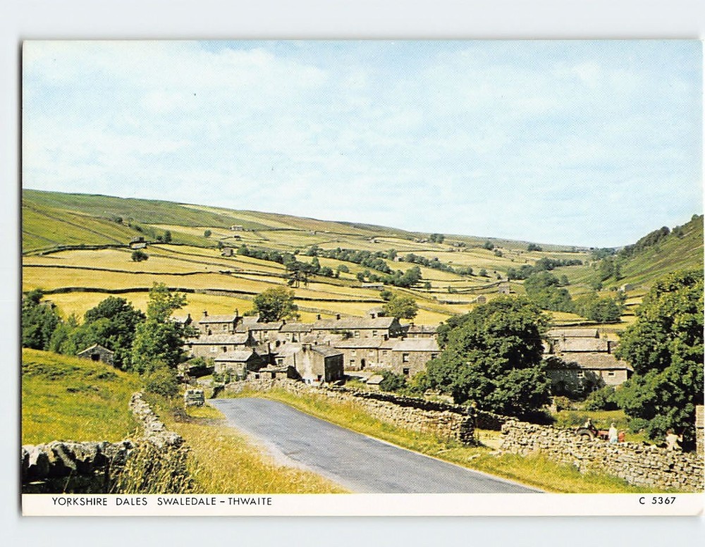 Postcard Yorkshire Dales Swaledale Thwaite England
