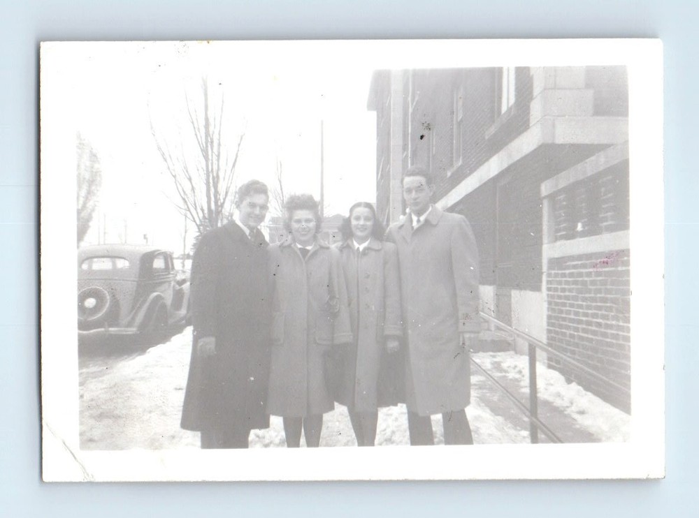Old Vintage Photo MEN WOMEN COUPLES OUTSIDE BUILDING SNOW CLASSIC CAR