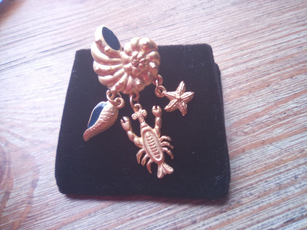 Vintage Brooch Seashell Gold Tone Bar Pin