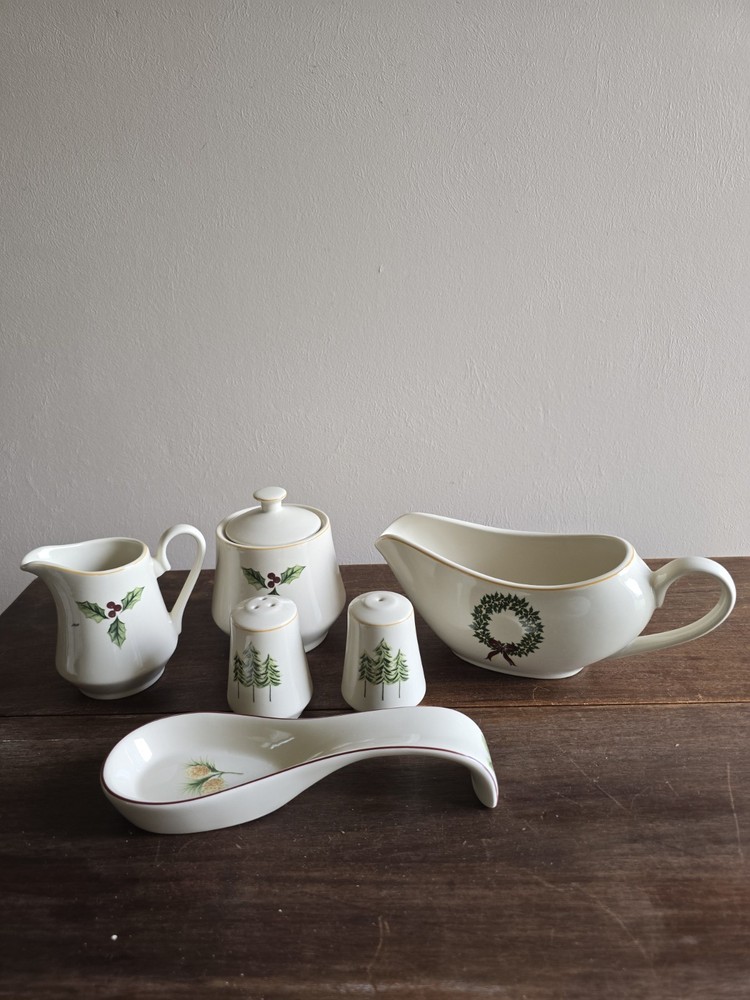 6pc Merry Bright Holiday Spoon rest, Salt & Pepper Sh. Gravy Boat,Creamer Set