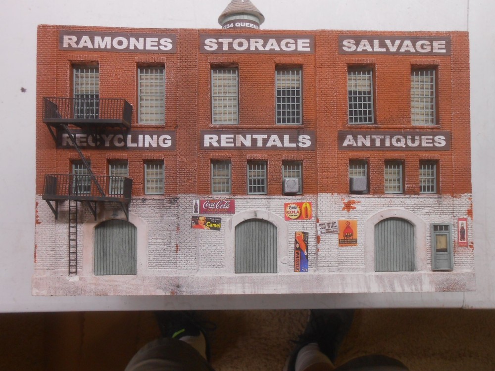 Downtown Deco HO Scale Background Flat Warehouse Wall Casting + Windows Signs