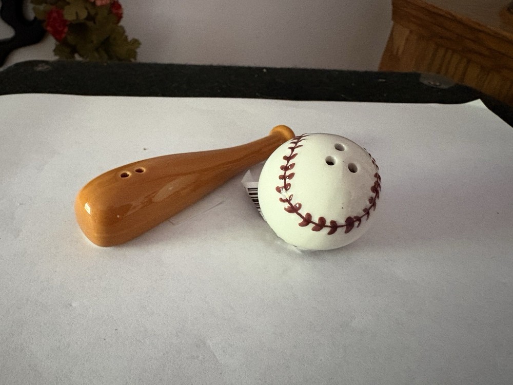 Cracker Barrel Baseball Bat and Ball Mini Salt & Pepper Shakers   New