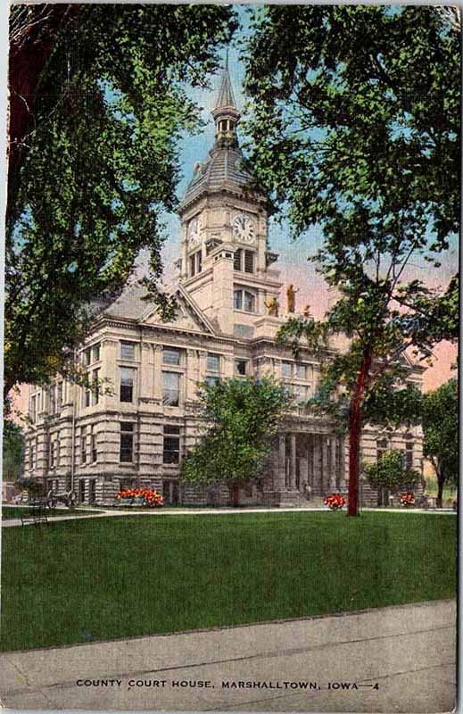 Postcard COURT HOUSE SCENE Marshalltowns Iowa IA m/09 AL8857
