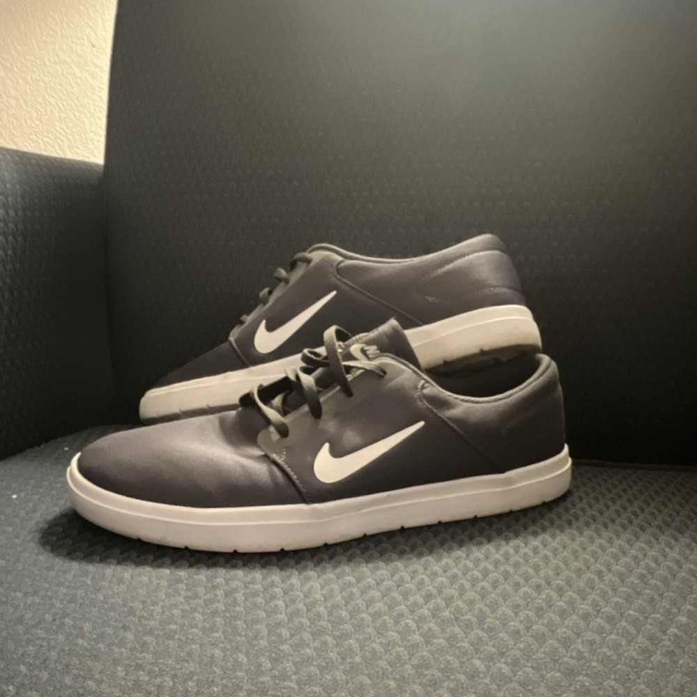 Nike SB Men's Grey White Lightweight Casual Sneakers Lace Up Logo size 11