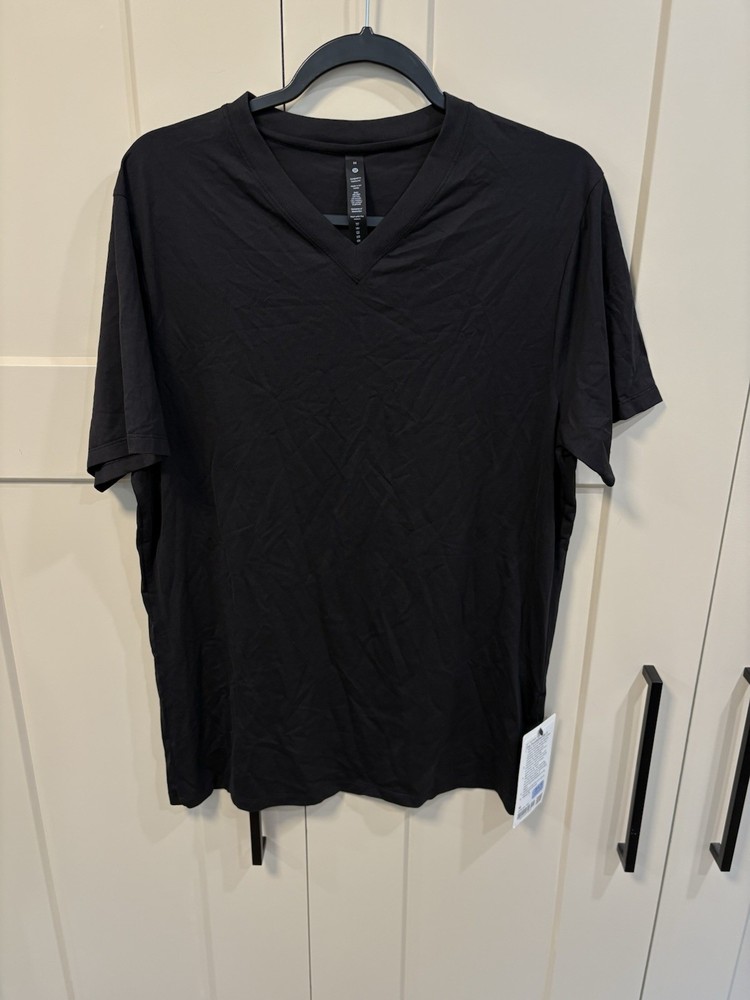 Lululemon The Fundamental V-Neck Short Sleeve T Shirt Men’s Medium Black BLK NWT