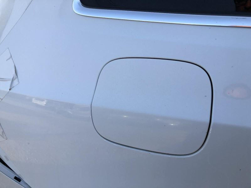 Q5        2013 Fuel Filler Door 865808