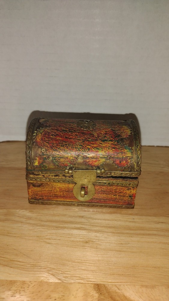 Vintage Small Trinket Treasure Chest Box with Hinged Lid & Brass Accents