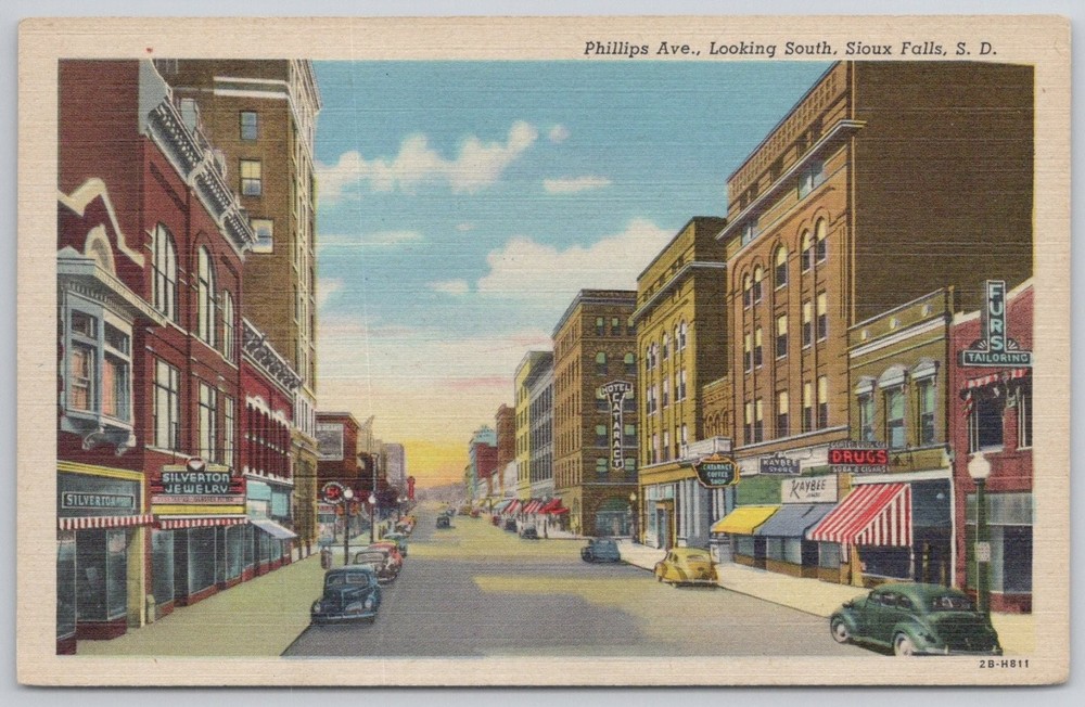Phillips Ave Sioux Falls SD Art-Colortone Vintage Postcard City Street View