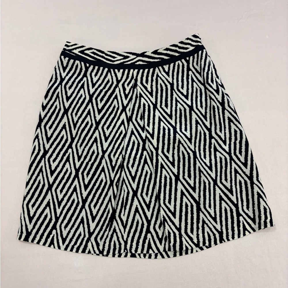 Ann Taylor Black and Cream Silk Geometric Print Women's  A-Line Skirt Size 8P