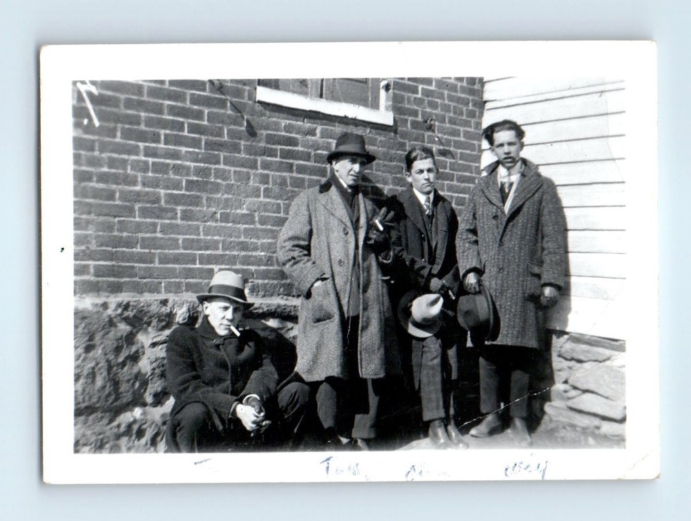 Old Vintage Photo MEN FOURSOME SMOKING CIGARETTE OUTSIDE BRICK HOUSE SNAPSHOT
