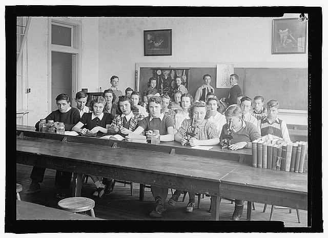 Photo:Montgomery Md 1936 High School Students Classroom Science Lab
