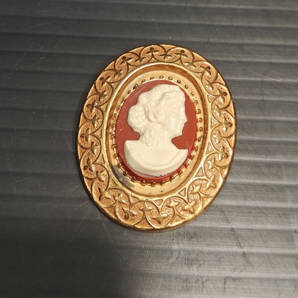 Vintage Cameo Brooch Pin Gold Tone Red White Portrait Victorian Style 1.5