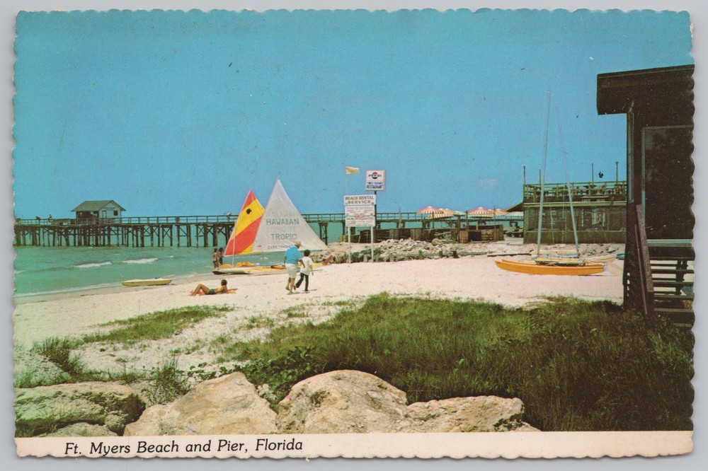 State View~Boats On Fort Meyers Beach & Pier In Florida~Continental Postcard