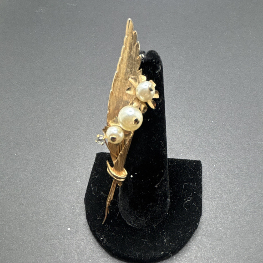 Roma Signed Gold Tone Metal Leaf Brooch Pin with 3 White Round Faux Pearls