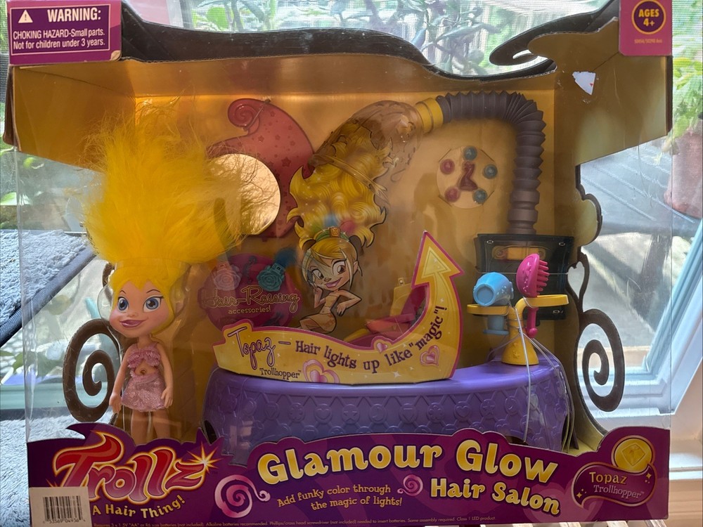 Hasbro Trollz trolls Glamour Glow Hair Salon Topaz Yellow doll NEW 2004