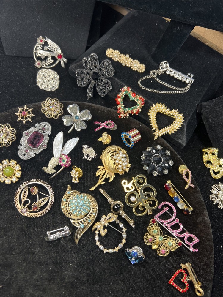 Lot Of Vintage To Modern Brooches With Rhinestones