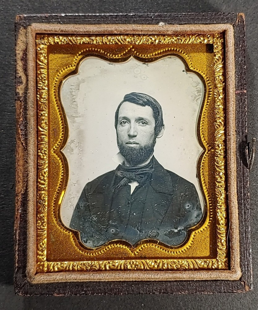 1/9 Plate Daguerreotype of a Handsome Man in Half Leatherette Case - 1850s