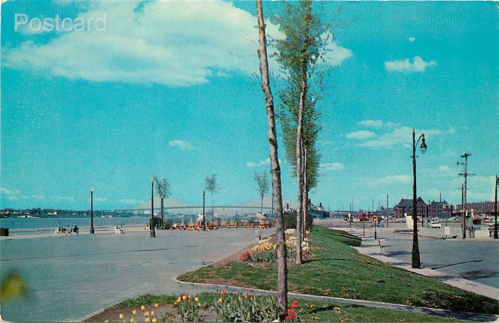MI, Detroit, Michigan, Park Along River and Ambassador Bridge to Canada, Tichnor