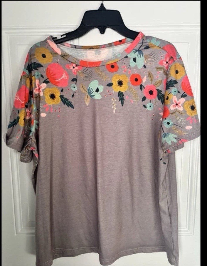 • SHEIN Gray Floral Print Relaxed Fit T-Shirt Women’s Plus Size 0XL