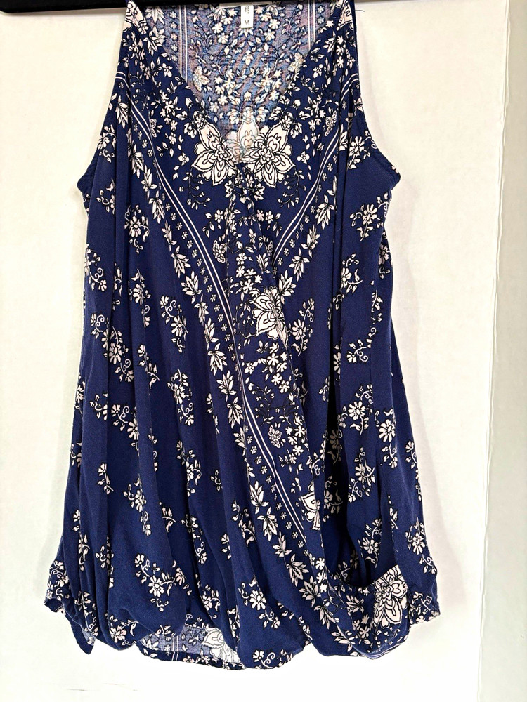 maurices Tank Top Blue White Floral V-Neck Spaghetti Strap Women's Size M