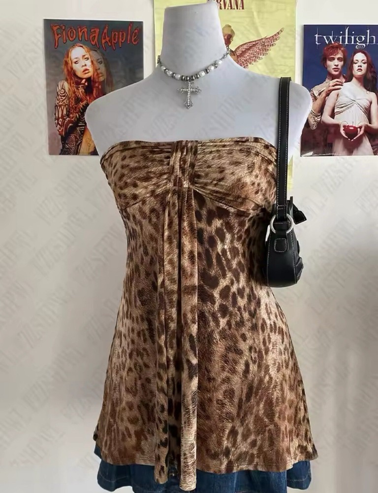 Sleek Cheetah Print Strapless Top for Trendy Outfits
