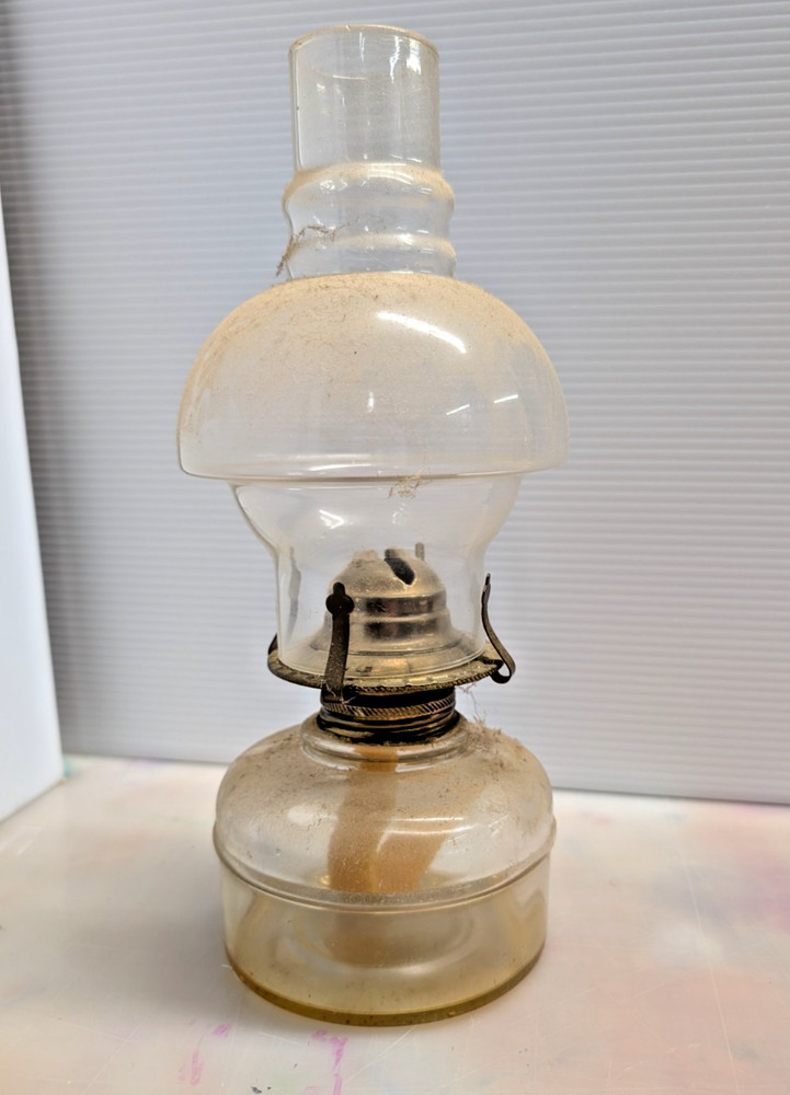 VINTAGE KEROSENE/OIL HURRICANE LAMP-Clear Hobnail Glass-COMPLETE-11 1/2