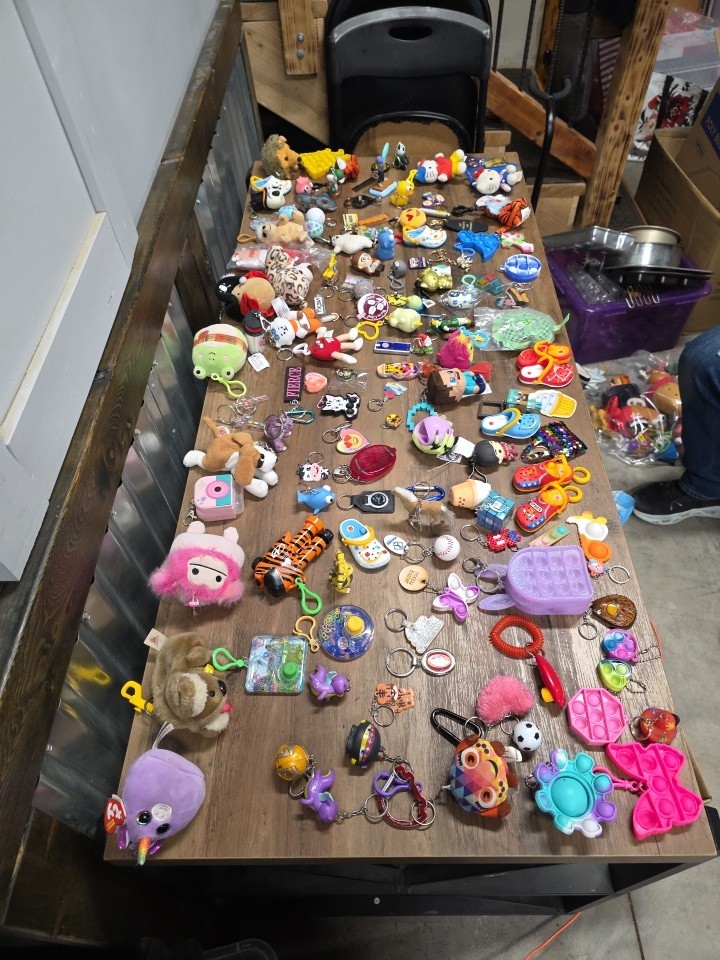 A Large Lot Of 128 Assorted Keychains