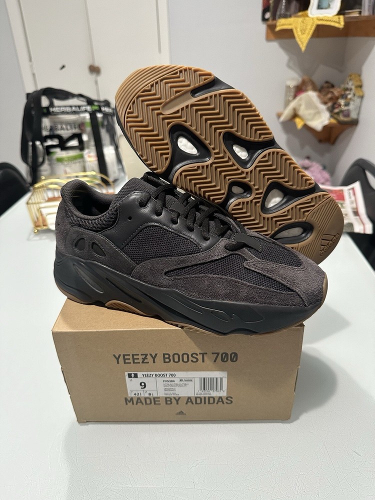 Adidas Yeezy Boost 700 2023 Utility Black Size 9