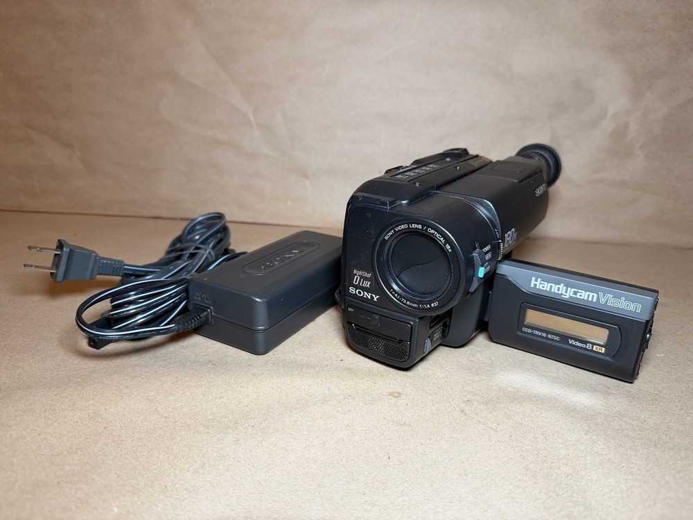 Sony Handycam Vision CCD-TRV16 Video8 Camcorder NightShot LCD w/ Charger Tested