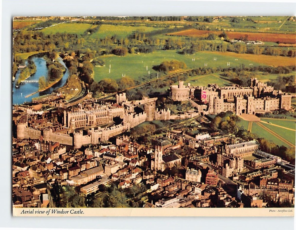 Postcard Aerial view of Windsor Castle Windsor England