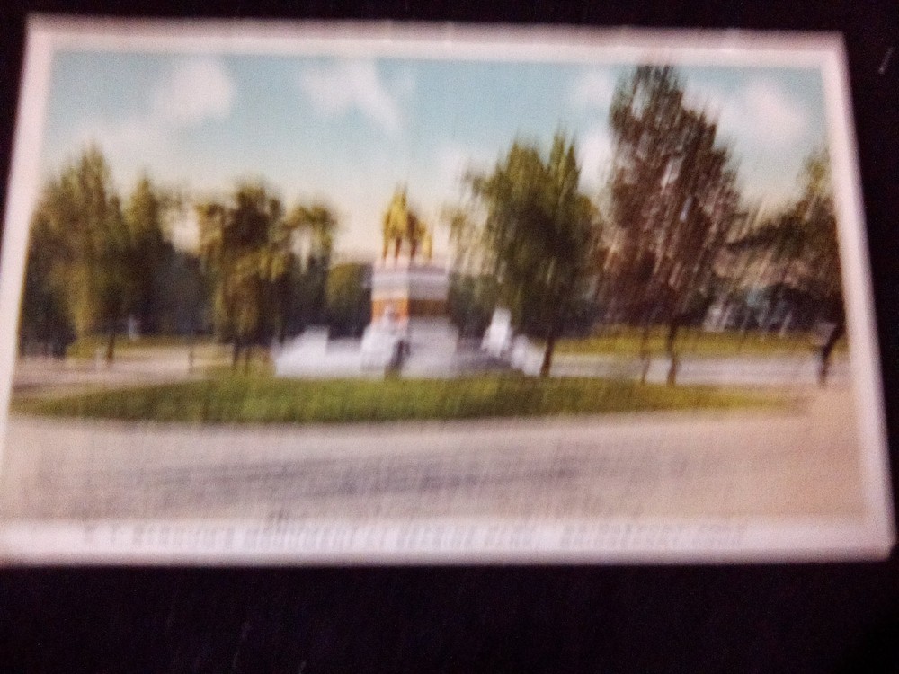 postcard P.T. Barnum Monument , at Seaside Park , Bridgeport, Conn. posted 1915