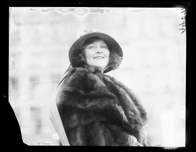 Photo:Washington DC White House Visitor Woman Fur Coat 1910s Portrait