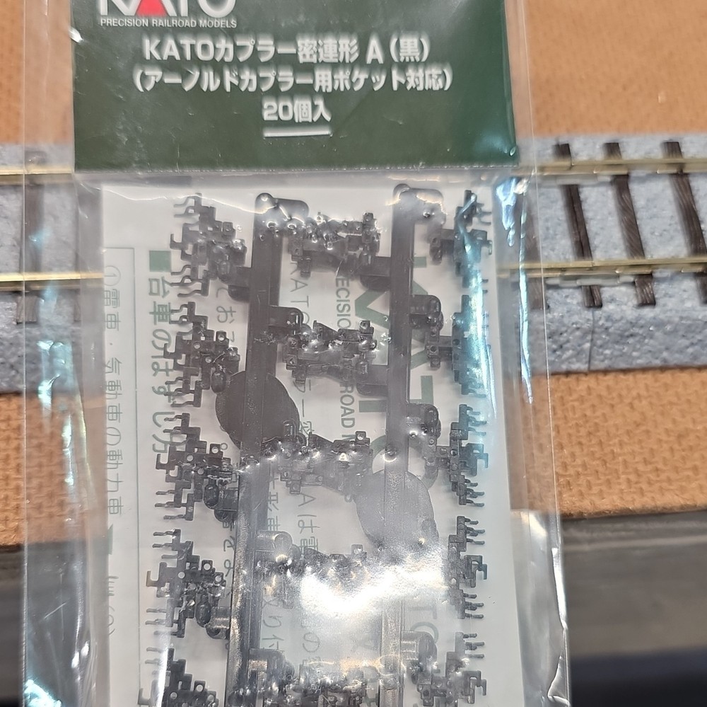 KATO 11-702 N Scale Close-Coupling Type A Coupler Black 20pcs Plastic