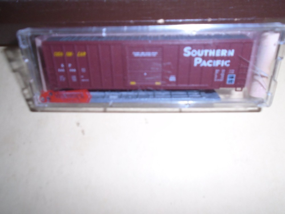 Roundhouse #8264 50' Single Door Boxcar - Southern Pacific #Sp 245990 N