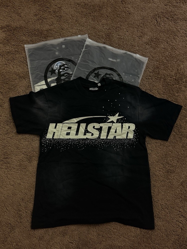 hellstar Men's Black Graphic Logo Crew Neck Short Sleeve T-Shirt
