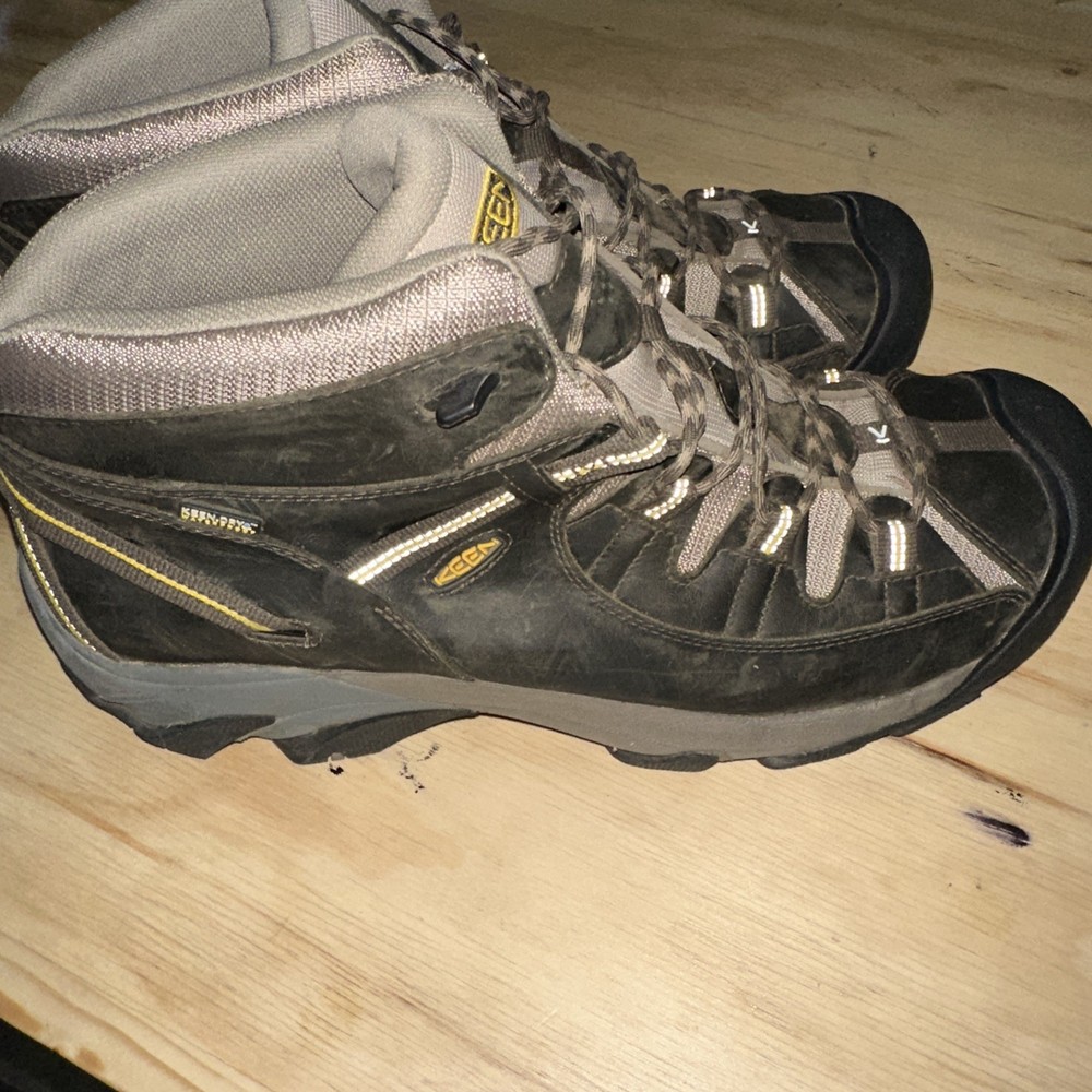 Keen Targhee Men's Waterproof Hiking Boots Size 16 for Outdoor Adventures