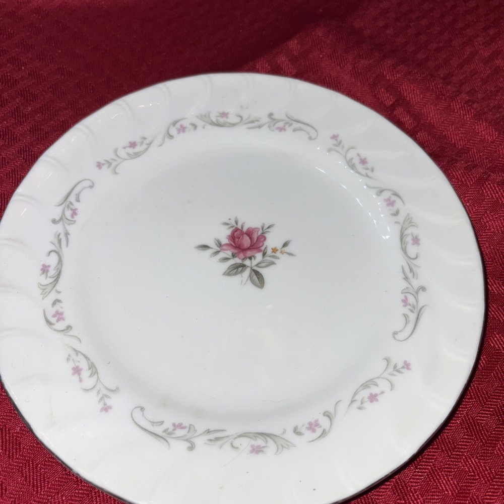 1 Royal Swirl Fine China Japan Salad Plates (7 5/8”)