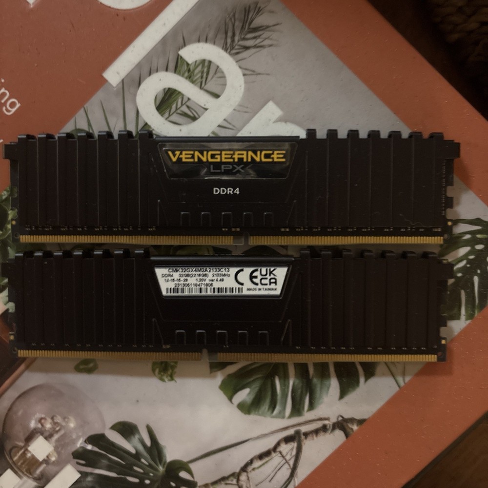 Corsair Vengeance LPX 32GB (2x16GB) Gaming RAM DDR4 3200MHz CMK32GX4M2E3200C16