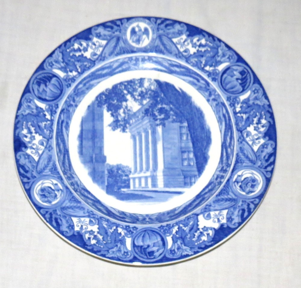 Wedgwood University of Iowa 1933 University Hall 10.3/8 inch Dinner Plate