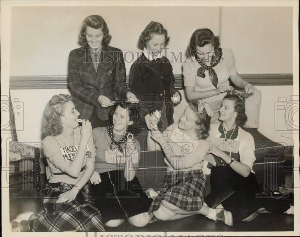 1938 Press Photo Freshman coeds at Adelphi College being initiated, Long Island