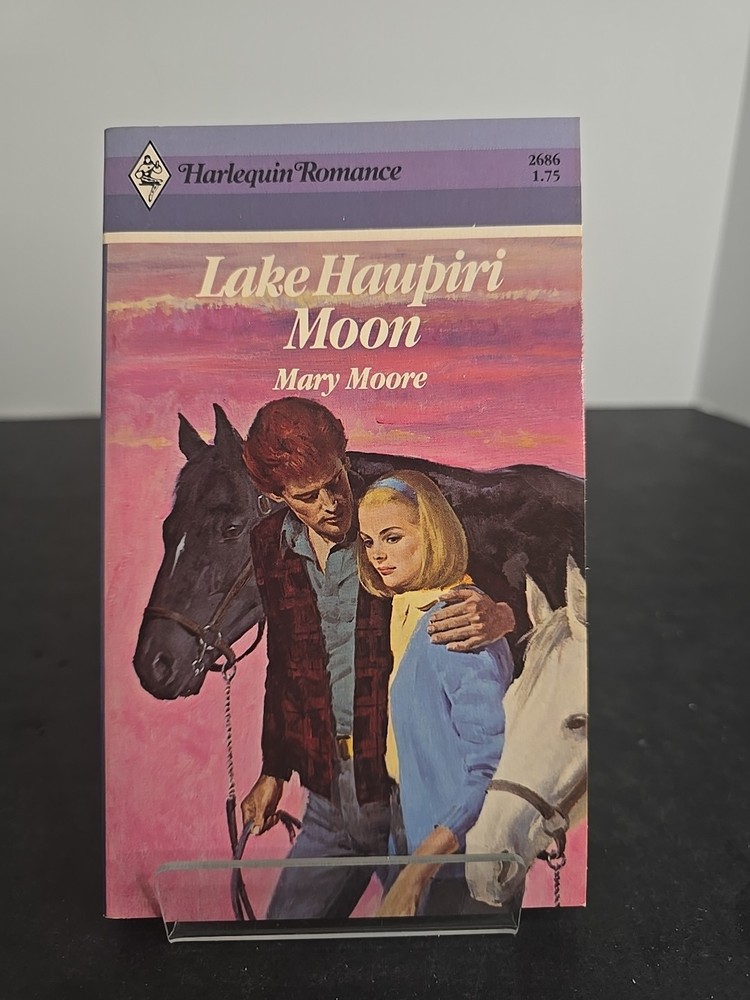 Lake Haupiri Moon by Mary Moore (Harlequin Romance #2686, 1985) – LN 1st...