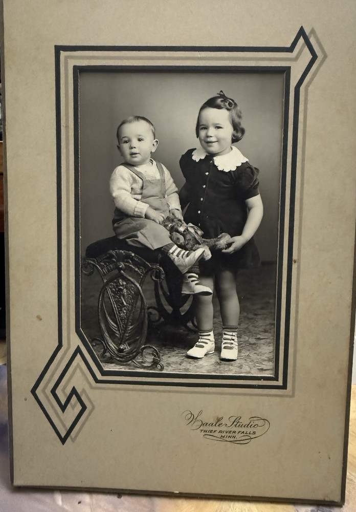 ART DECO Photo  UNDER 5 YEARS BOY & GIRL, Thief River Falls, Minn, WAALER STUDIO
