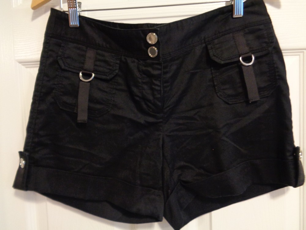 Women's WHITE HOUSE BLACK MARKET black stretch shorts, 4