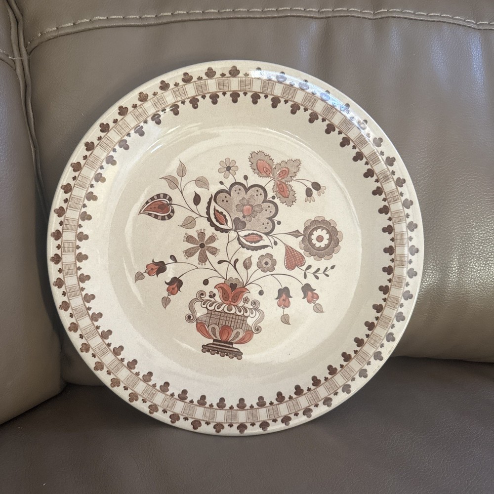 Vintage retro JOHNSON BROS.  Staffordshire Dinner Plates Set of 4 (10