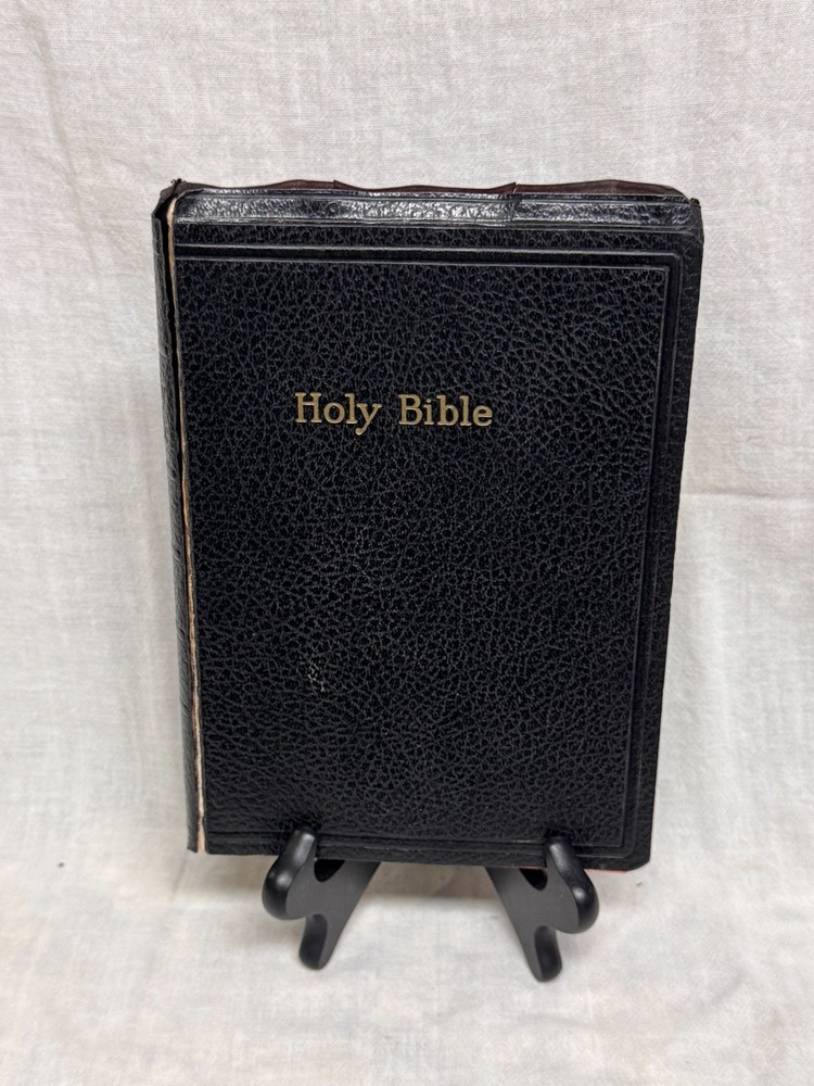 Holy Bible - Published by The World Publishing Company - 1960's (Family Bible)