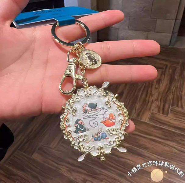 Universal Studios 2025 Fantastic Beasts Niffler White Cute Metal Keychain New