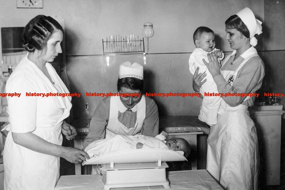 F007368 German nurses NSV 1930s