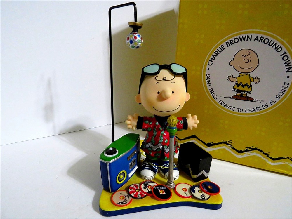 Snoopy Peanuts Westland Giftware Charlie Brown Around Town Series Figurine
